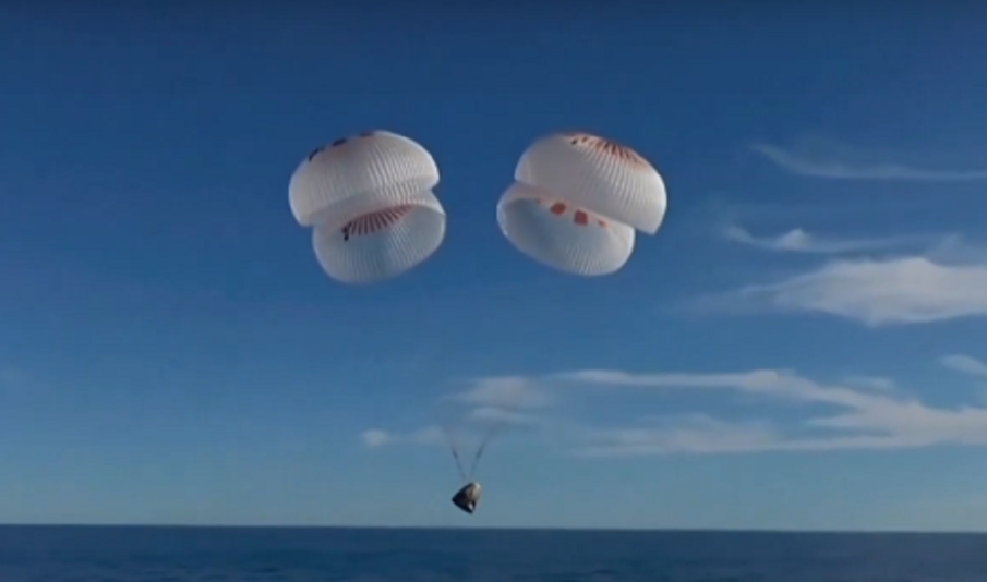 Блокираните в Космоса астронавти се завърнаха на Земята