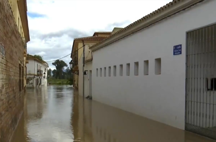 Порои, наводнения и силни ветрове в южните части на Испания