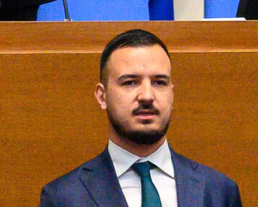 Човек на Руди Гела издържа само пет дни в парламента, хвърли оставка