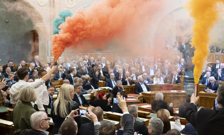 Глобяват депутатите, опитали да провалят гласуването за забрана на гей парада в Унгария