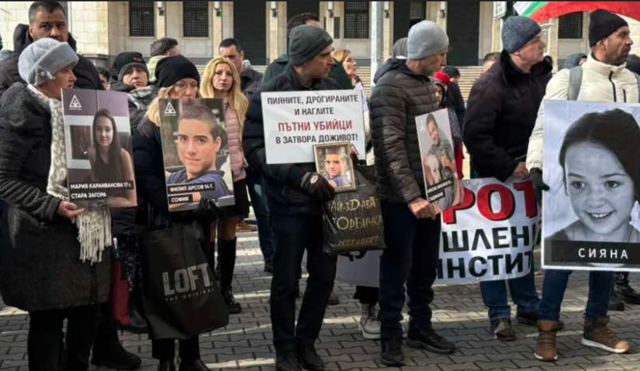 „България няма деца за убиване!“: Протести в София и Телиш