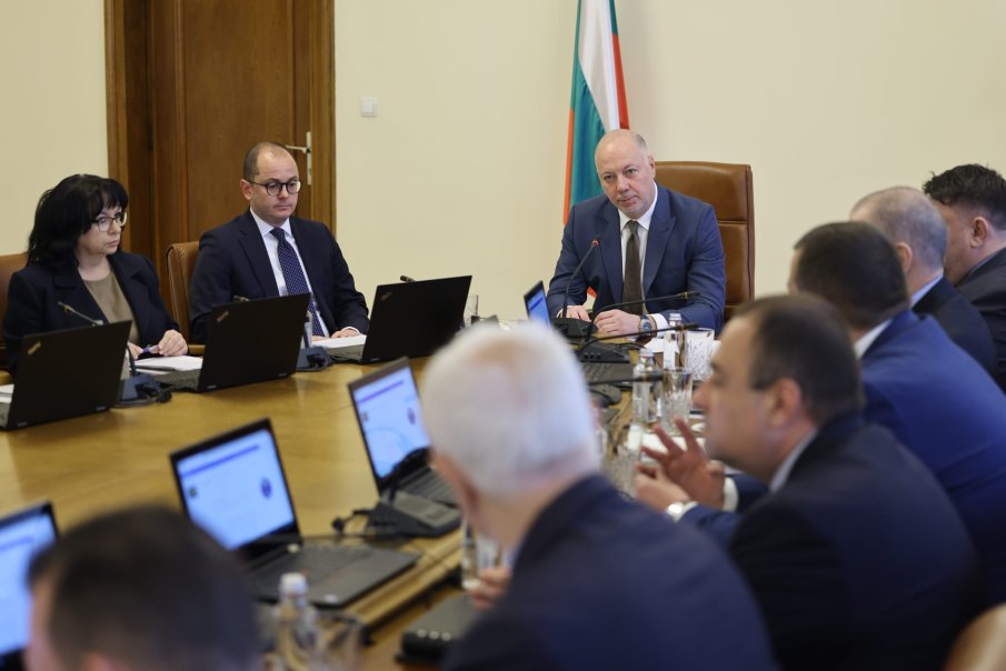 Премиерът Желязков: Действията срещу войната по пътищата няма да бъдат стихийни, стават постоянни Премиерът Желязков: Действията срещу войната по пътищата няма да бъдат стихийни, стават постоянни
