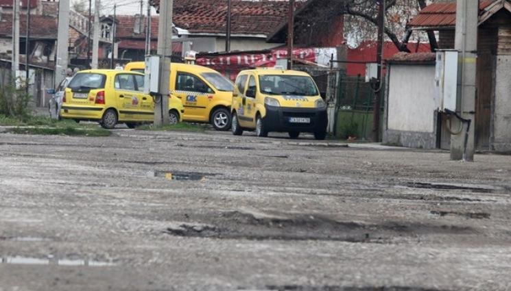 ГДБОП разби канал за трафик на мигранти - извозвали ги с таксита