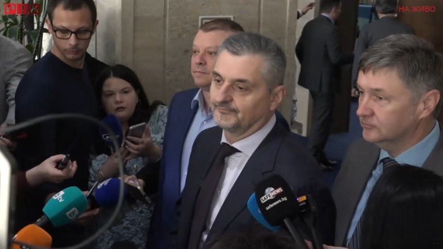 ПИК TV! БСП с гневна реакция на случващото се в пленарна зала: Заради парламентарни хватки не можем да спасим човешки животи (ВИДЕО) ПИК TV! БСП с гневна реакция на случващото се в пленарна зала: Заради парламентарни хватки не можем да спасим човешки животи (ВИДЕО)