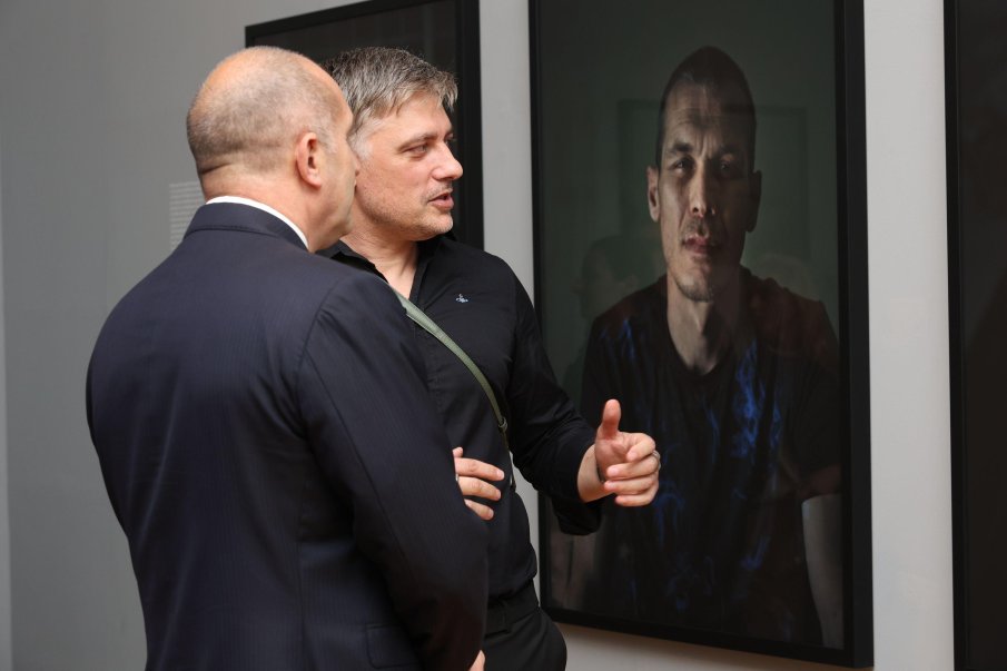 Вергов хвърли патерицата заради Карамазов
