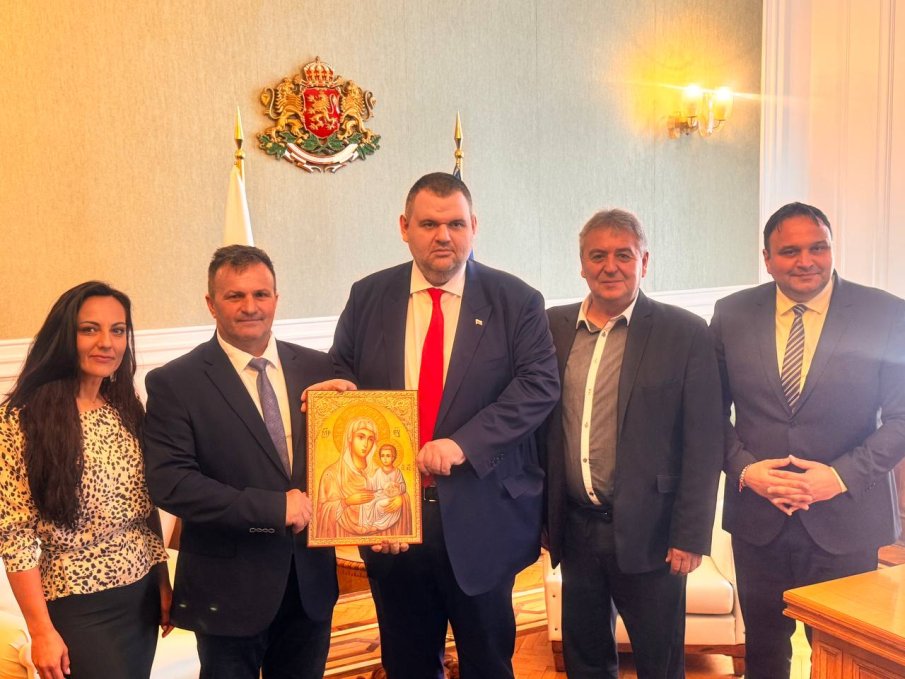 ГОРЕЩА НОВИНА! Делян Пеевски прие трима кметове в стратегията за ново начало на регионите (СНИМКИ) ГОРЕЩА НОВИНА! Делян Пеевски прие трима кметове в стратегията за ново начало на регионите (СНИМКИ)