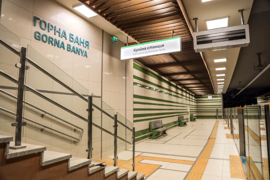 БРУТАЛНО! Пребиха 14-годишно момче в подлез на метростанция в София