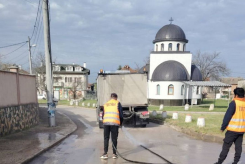 ПРЕДПРАЗНИЧНО: Лъскат храмове и църкви в София