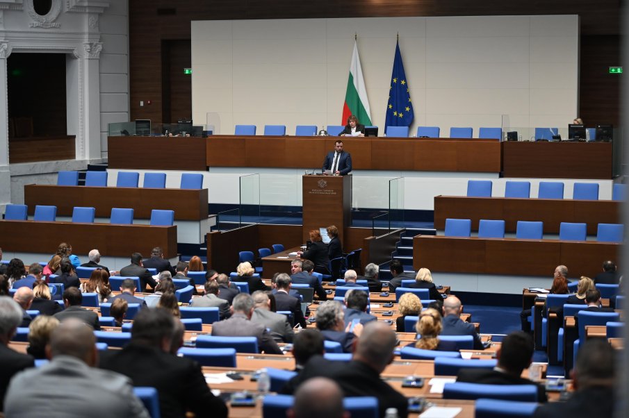 Парламентът ще работи извънредно на 29 април