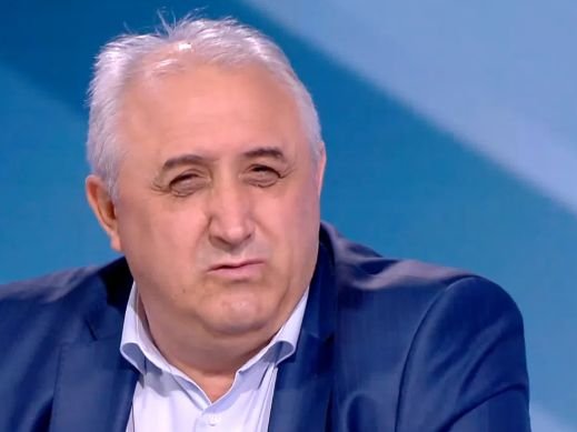 Мехмед Дикме с УДАРЕН КОМЕНТАР: Генерацията около Доган е на политическото бунище и ще остане на улицата - законът е на страната на Пеевски Мехмед Дикме с УДАРЕН КОМЕНТАР: Генерацията около Доган е на политическото бунище и ще остане на улицата - законът е на страната на Пеевски
