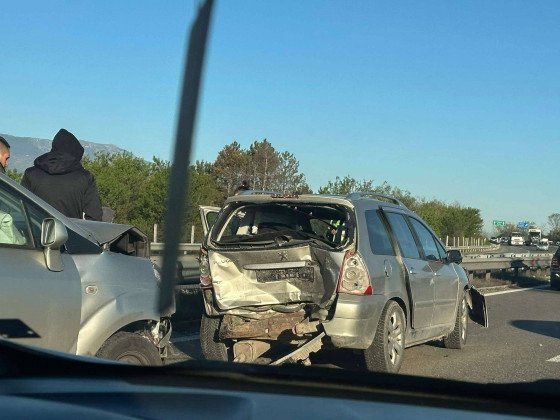 Мъж загина при верижна катастрофа на Подбалканския път край Челопеч