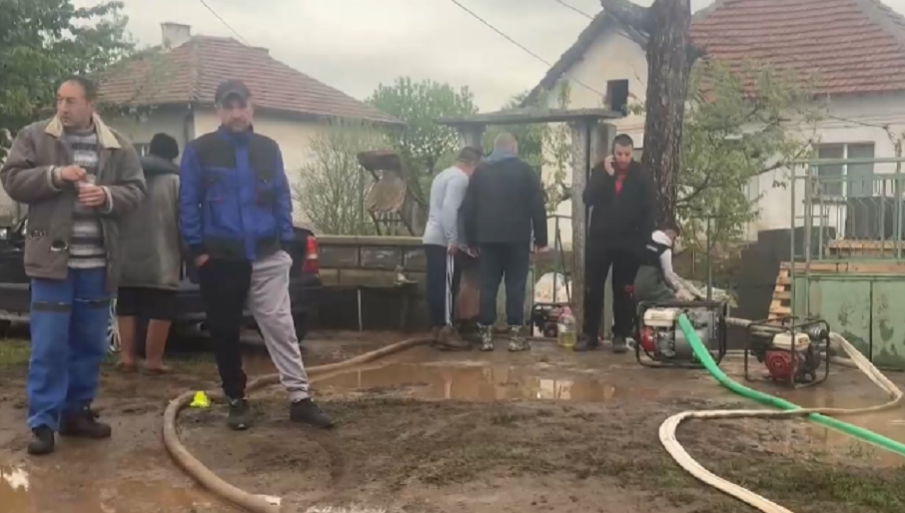 Започват да описват щетите след наводнението в Монтанско и Врачанско