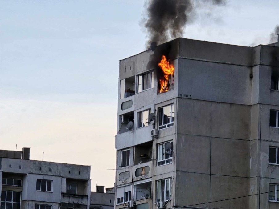 Пожар лумна в столичния квартал „Младост”