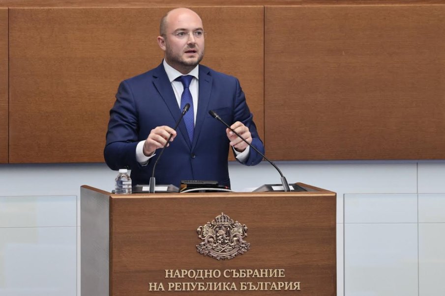 Министър Георгиев: С приемането на промените в закона за защита на лицата, подаващи сигнали, България прави поредната крачка за отблокиране на 653 млн. евро по ПВУ Министър Георгиев: С приемането на промените в закона за защита на лицата, подаващи сигнали, България прави поредната крачка за отблокиране на 653 млн. евро по ПВУ