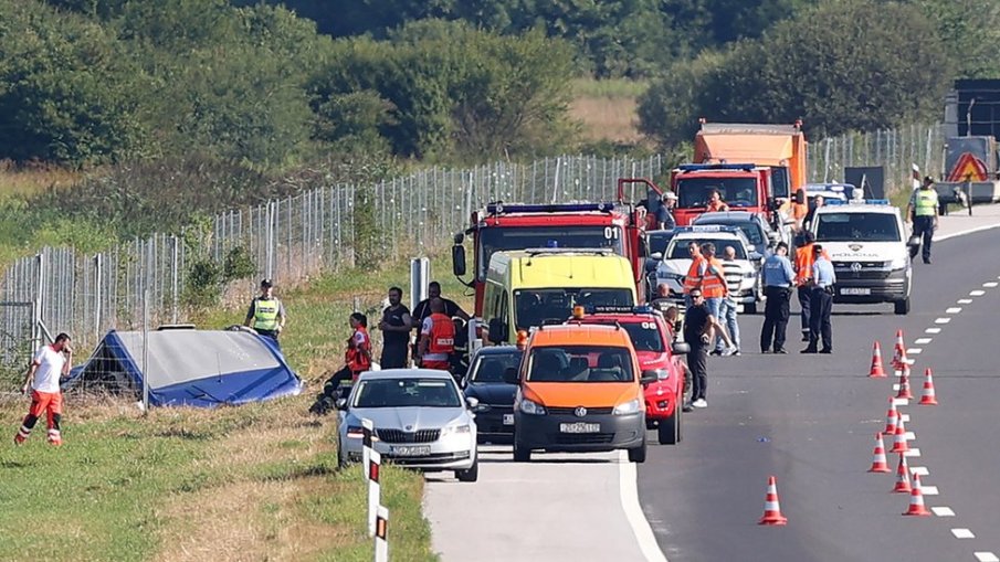Двама загинали и над 30 ранени при тежка катастрофа в Хърватия