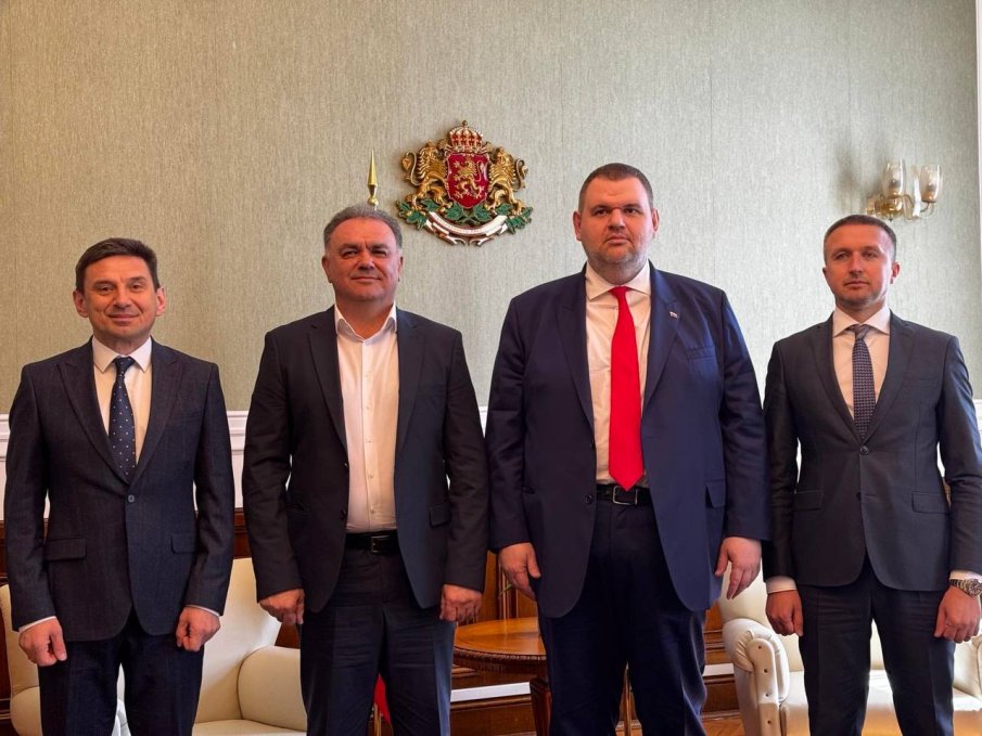 ПЪРВО В ПИК! И кметът на Борино на крака при Делян Пеевски - поиска да се присъедини към стратегията “Ново начало за развитие на регионите” ПЪРВО В ПИК! И кметът на Борино на крака при Делян Пеевски - поиска да се присъедини към стратегията “Ново начало за развитие на регионите”