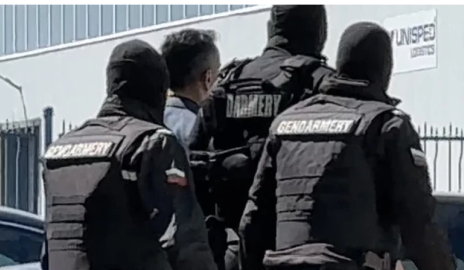 Жандармеристи изведоха Беляшки с чанта с документи