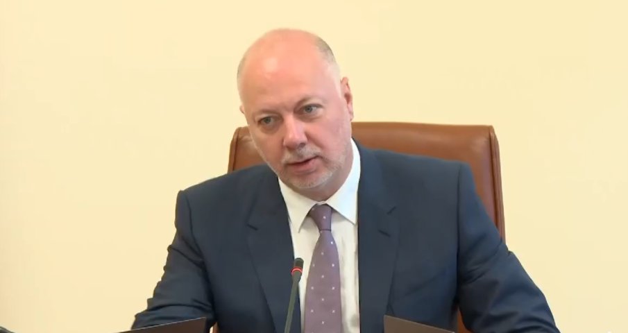 Желязков: Конституционният съд през 2024 г. се произнесе категорично, че провеждането на референдум за приемането на еврото е недопустимо Желязков: Конституционният съд през 2024 г. се произнесе категорично, че провеждането на референдум за приемането на еврото е недопустимо