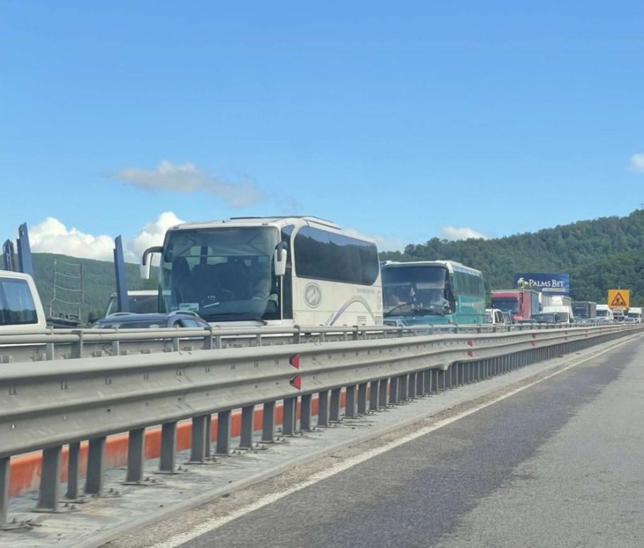 Тапа на АМ Хемус заради катастрофа, жертви няма