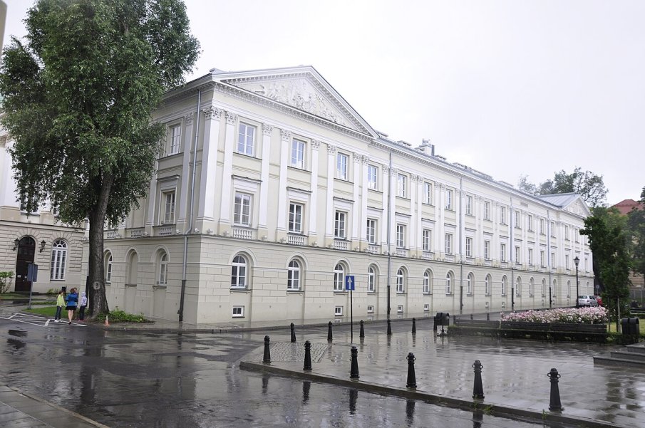 Мъж с брадва уби един човек и рани друг във Варшавския университет