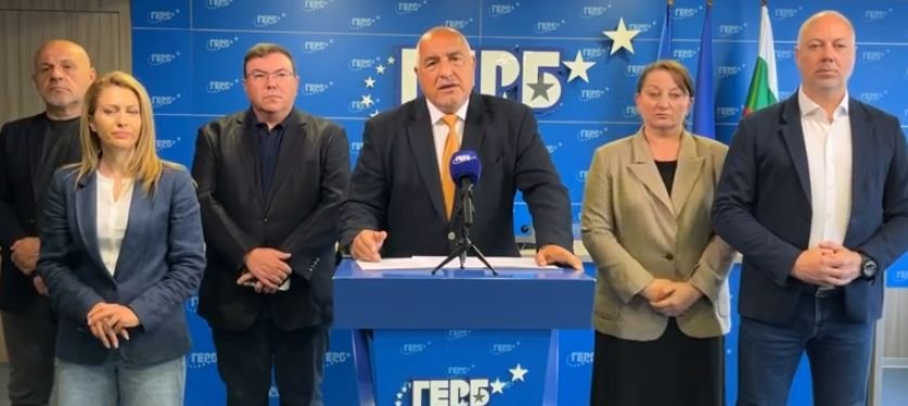 ЕКСКЛУЗИВНО В ПИК: Борисов с ПЪРВА РЕАКЦИЯ след призива на Радев за референдум: Парламентът да го отхвърли незабавно. По-силни сме от юмрука му (ВИДЕО) ЕКСКЛУЗИВНО В ПИК: Борисов с ПЪРВА РЕАКЦИЯ след призива на Радев за референдум: Парламентът да го отхвърли незабавно. По-силни сме от юмрука му (ВИДЕО)