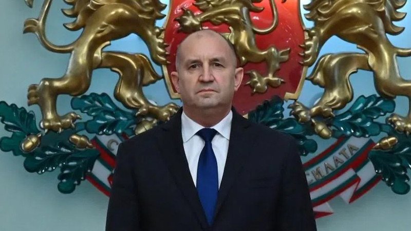 Румен Радев с ИЗВЪНРЕДНО обръщение към народа: Внасям референдум за еврото Румен Радев с ИЗВЪНРЕДНО обръщение към народа: Внасям референдум за еврото