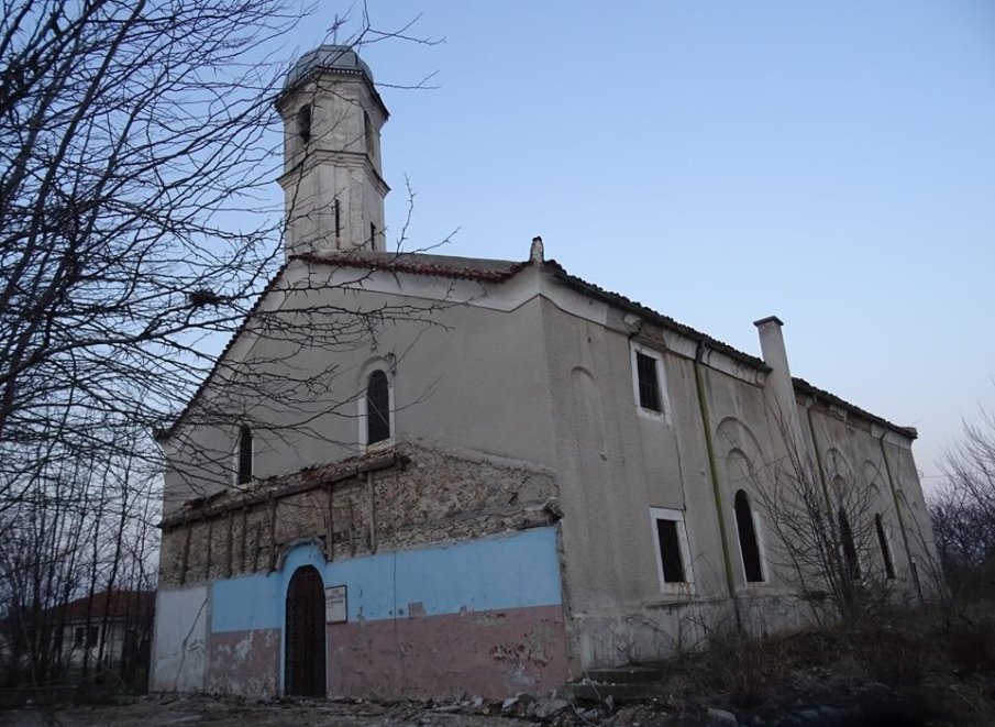 С дарителска акция спасяват храма на село Черноземен