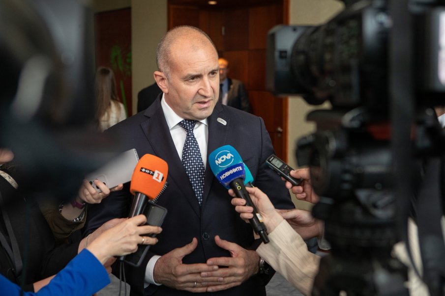 ЛУКАВИЕТО Е НА ДОНДУКОВ 2: Президентът се омота след бурните реакции срещу референдума ЛУКАВИЕТО Е НА ДОНДУКОВ 2: Президентът се омота след бурните реакции срещу референдума