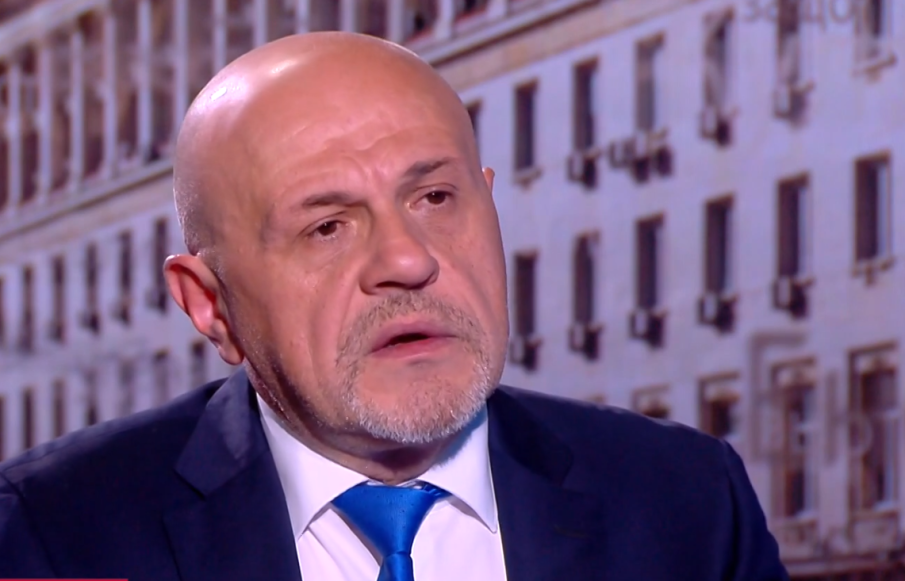 Томислав Дончев: Радев се включи директно на политическия терен, борейки се да бъде лидер на опозицията Томислав Дончев: Радев се включи директно на политическия терен, борейки се да бъде лидер на опозицията