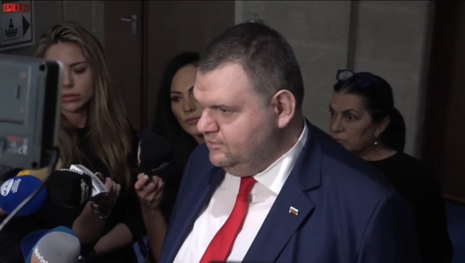 ПЪРВО В ПИК TV! Делян Пеевски: Сега е времето хората да разберат ползите от еврото, защото има много спекуланти и един главен спекулант (ВИДЕО) ПЪРВО В ПИК TV! Делян Пеевски: Сега е времето хората да разберат ползите от еврото, защото има много спекуланти и един главен спекулант (ВИДЕО)