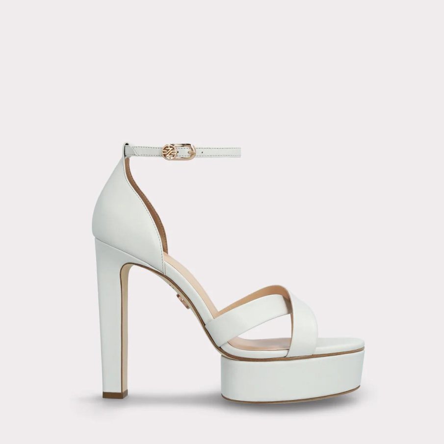 Производството на български дрехи и обувки намалява