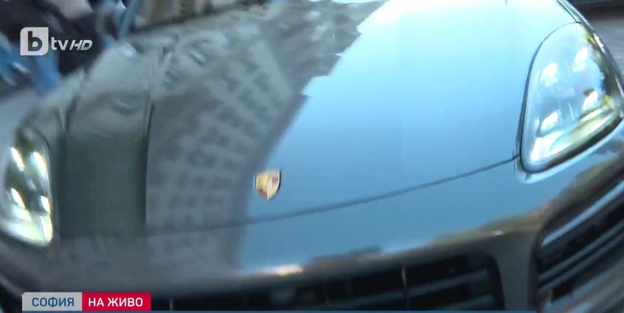 Porsche излиза от Bugatti