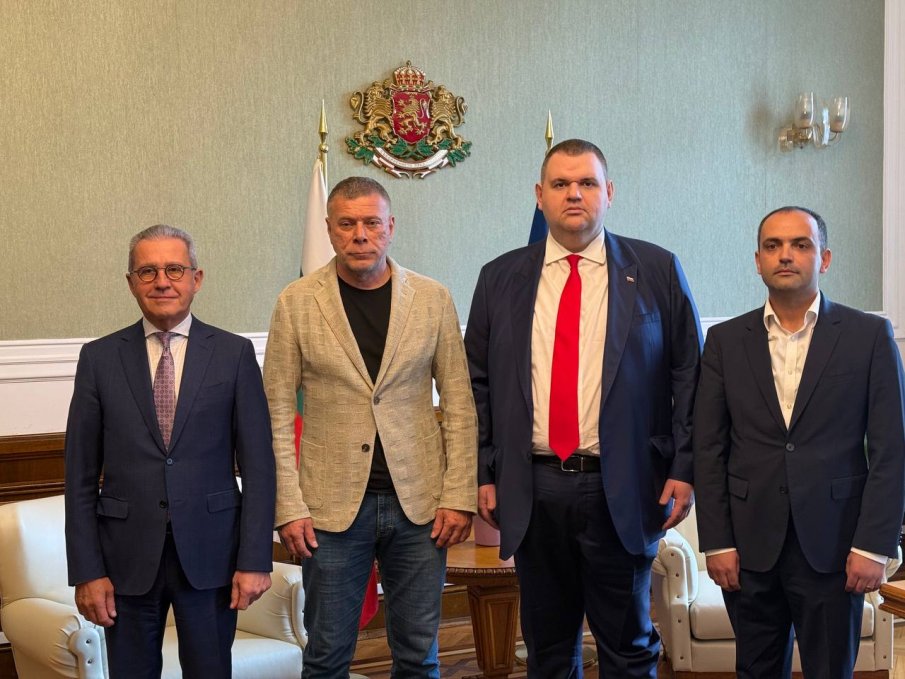 ПЪРВО В ПИК! Делян Пеевски прие кмета на Горна Оряховица (СНИМКИ)