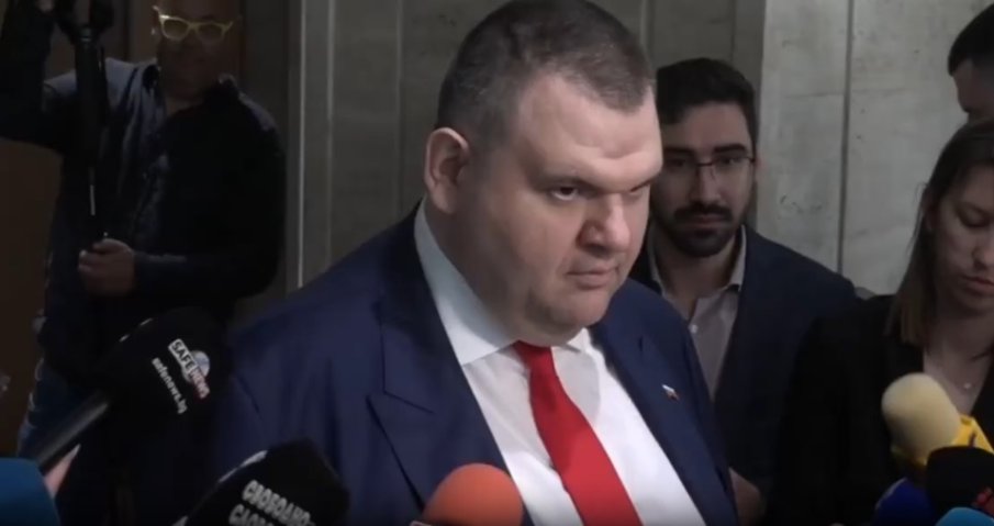 ПЪРВО В ПИК TV! Делян Пеевски: Пуделите да разберат, че не сме в предизборна кампания! Пуделът в София се провали, ако не иска парите, да ги върне (ВИДЕО) ПЪРВО В ПИК TV! Делян Пеевски: Пуделите да разберат, че не сме в предизборна кампания! Пуделът в София се провали, ако не иска парите, да ги върне (ВИДЕО)