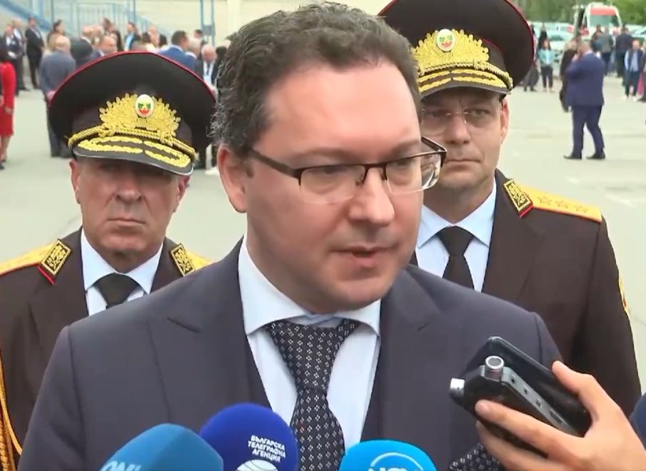 Митов: Причината за появата на „локалите“ е десетилетия култ към мутрите, чалгата и вещите