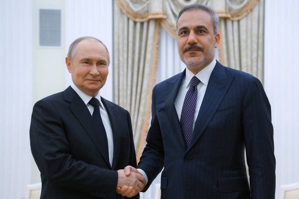 Путин и турският външен министър обсъдиха прекратяването на войната в Украйна Путин и турският външен министър обсъдиха прекратяването на войната в Украйна