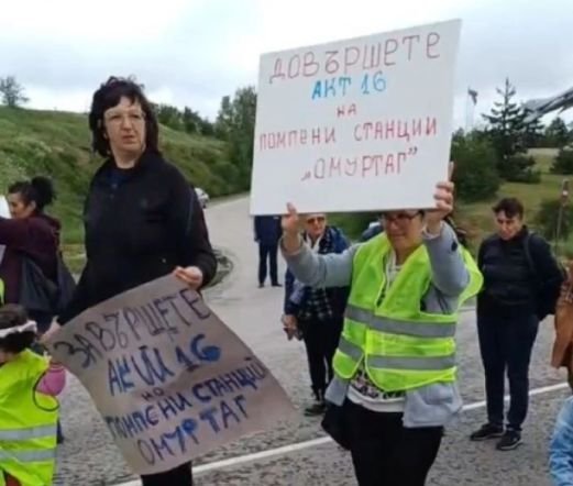 Протест на жители на Омуртаг заради безводието, блокираха пътя София-Варна Протест на жители на Омуртаг заради безводието, блокираха пътя София-Варна
