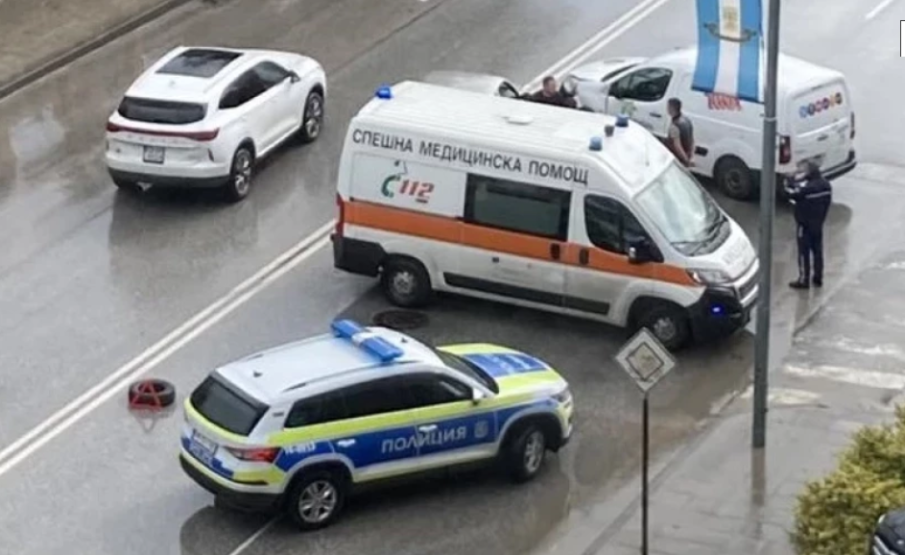 Две коли се помляха на Пещерско шосе в Пловдив