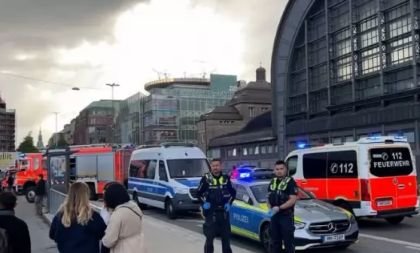 ТЕРОР В ГЕРМАНИЯ! 12 души са ранени след нападение с нож на главната жп гара в Хамбург ТЕРОР В ГЕРМАНИЯ! 12 души са ранени след нападение с нож на главната жп гара в Хамбург