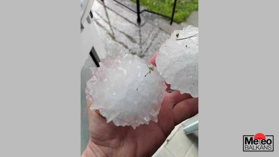 Градушка падна край Поморие и причини пет катастрофи