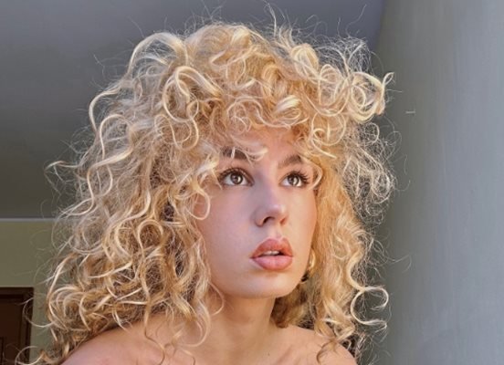 САМО В ПИК И РЕТРО: Дъщерята на Радев с анорексия? (СНИМКА)