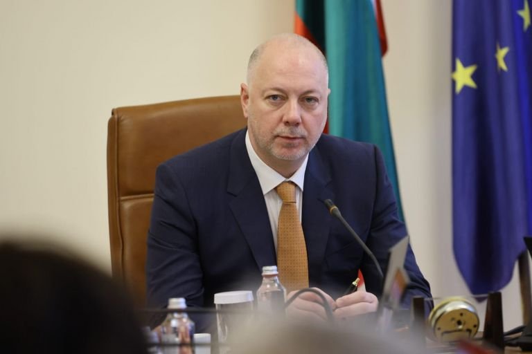 Желязков: Присъединяването на България към еврозоната не е тема за политически дебат, към всеки опит за спекулация ще бъдем безкомпромисни Желязков: Присъединяването на България към еврозоната не е тема за политически дебат, към всеки опит за спекулация ще бъдем безкомпромисни