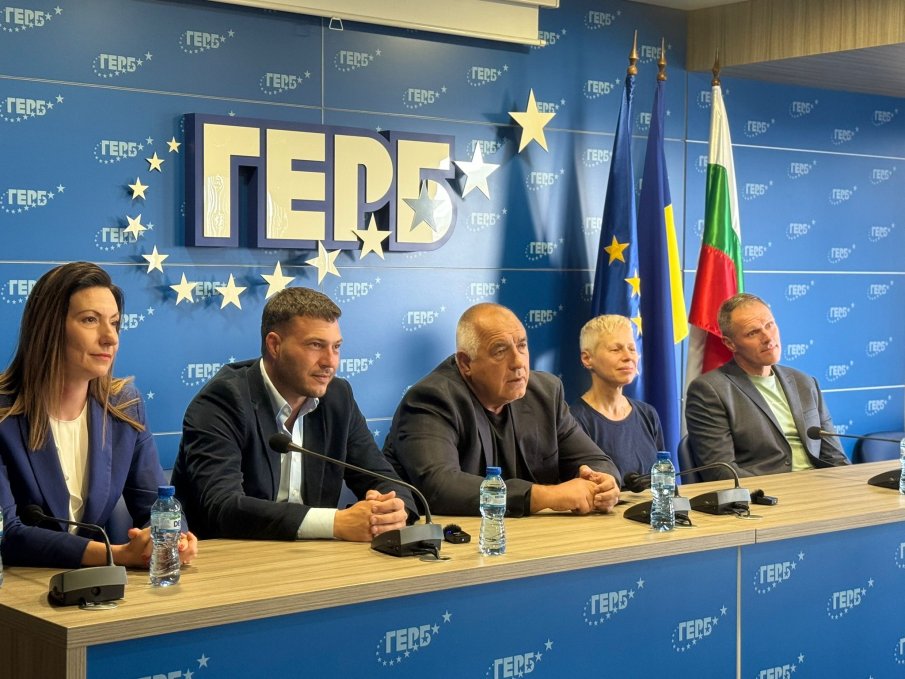 ИЗВЪНРЕДНО! Борисов с важна среща в партийната централа - ГЕРБ издига доказани личности за три столични района (СНИМКИ) ИЗВЪНРЕДНО! Борисов с важна среща в партийната централа - ГЕРБ издига доказани личности за три столични района (СНИМКИ)