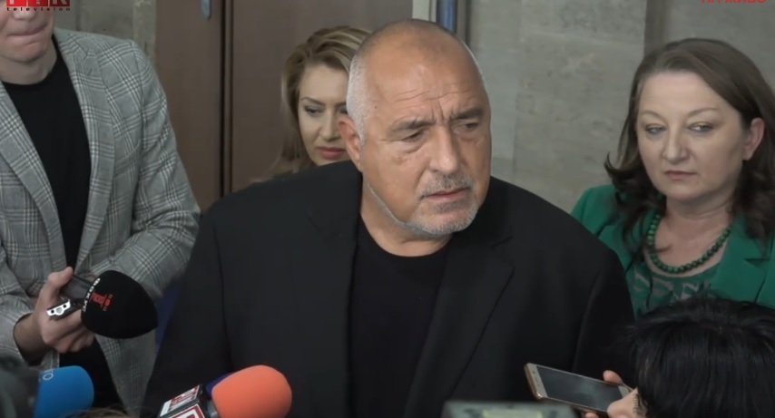 ЕКСКЛУЗИВНО В ПИК TV! Борисов скочи на Радев: Президентът е подписал датата за въвеждане на еврото! Прав е за обедняването - заради него и служебното му правителство ще платим 6 млрд. (ВИДЕО) ЕКСКЛУЗИВНО В ПИК TV! Борисов скочи на Радев: Президентът е подписал датата за въвеждане на еврото! Прав е за обедняването - заради него и служебното му правителство ще платим 6 млрд. (ВИДЕО)