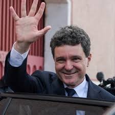 Румънският президент Никушор Дан полага клетва