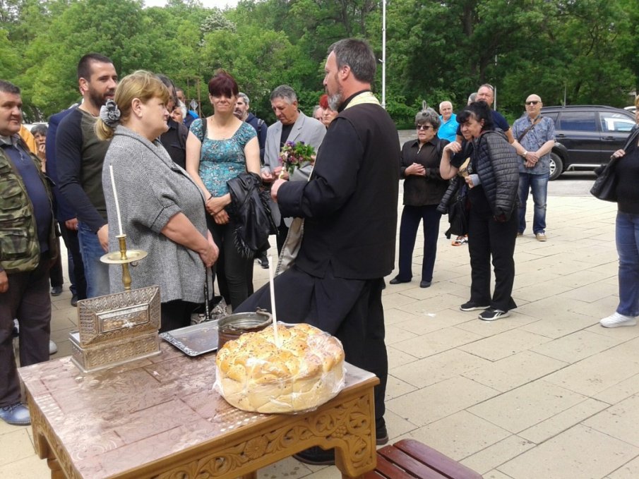 Отслужиха молебен за здраве за 13-та годишнина от земетресението в Перник