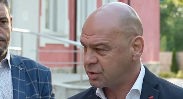 Таванът, който падна върху ученици в Пловдив, е ремонтиран за над 2,4 млн. лв. преди 3 години Таванът, който падна върху ученици в Пловдив, е ремонтиран за над 2,4 млн. лв. преди 3 години