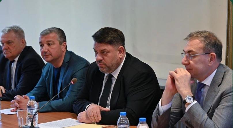 БСП-ОЛ на среща с работодателите: Заедно трябва да разсеем страховете на обществото за еврото БСП-ОЛ на среща с работодателите: Заедно трябва да разсеем страховете на обществото за еврото