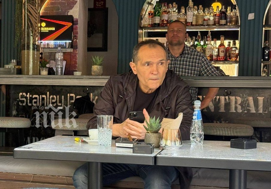 ЕКСКЛУЗИВНО! След като съдът не го пусна на море в Гърция: Колтуклиева спипа Божков да хайманосва в бар, гардовете му го вардят в кордон от ПИК (СНИМКИ)