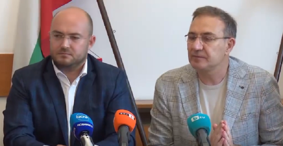 ШОКИРАЩО! Изведоха 130 души от три нелегални дома за възрастни във Варна, министър потресен: Това бяха стаи за извращения ШОКИРАЩО! Изведоха 130 души от три нелегални дома за възрастни във Варна, министър потресен: Това бяха стаи за извращения